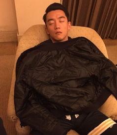 邓超爆料睡姿视频播放下载,独家播放下载引发热议